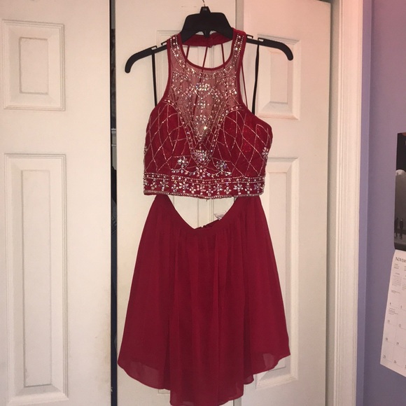Red Homecoming/Prom Dress || 2 piece - Picture 2 of 5